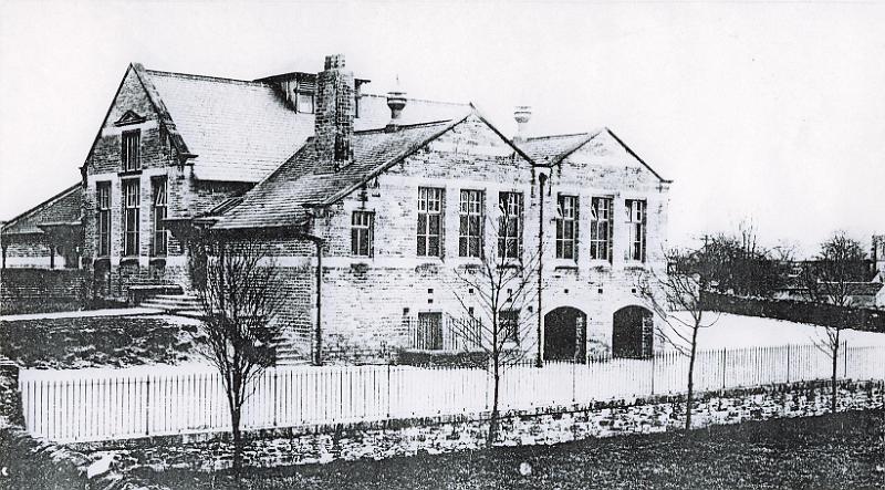 Long Preston Endowed School.JPG - Long Preston "Endowed School". Built by Len heaps. Slated and plastered by E.Jackman & Sons. Joinery by W. Russells. Plumbing & Heating by T.Throup & Sons. Completed in 1898 at a cost of £3,300.